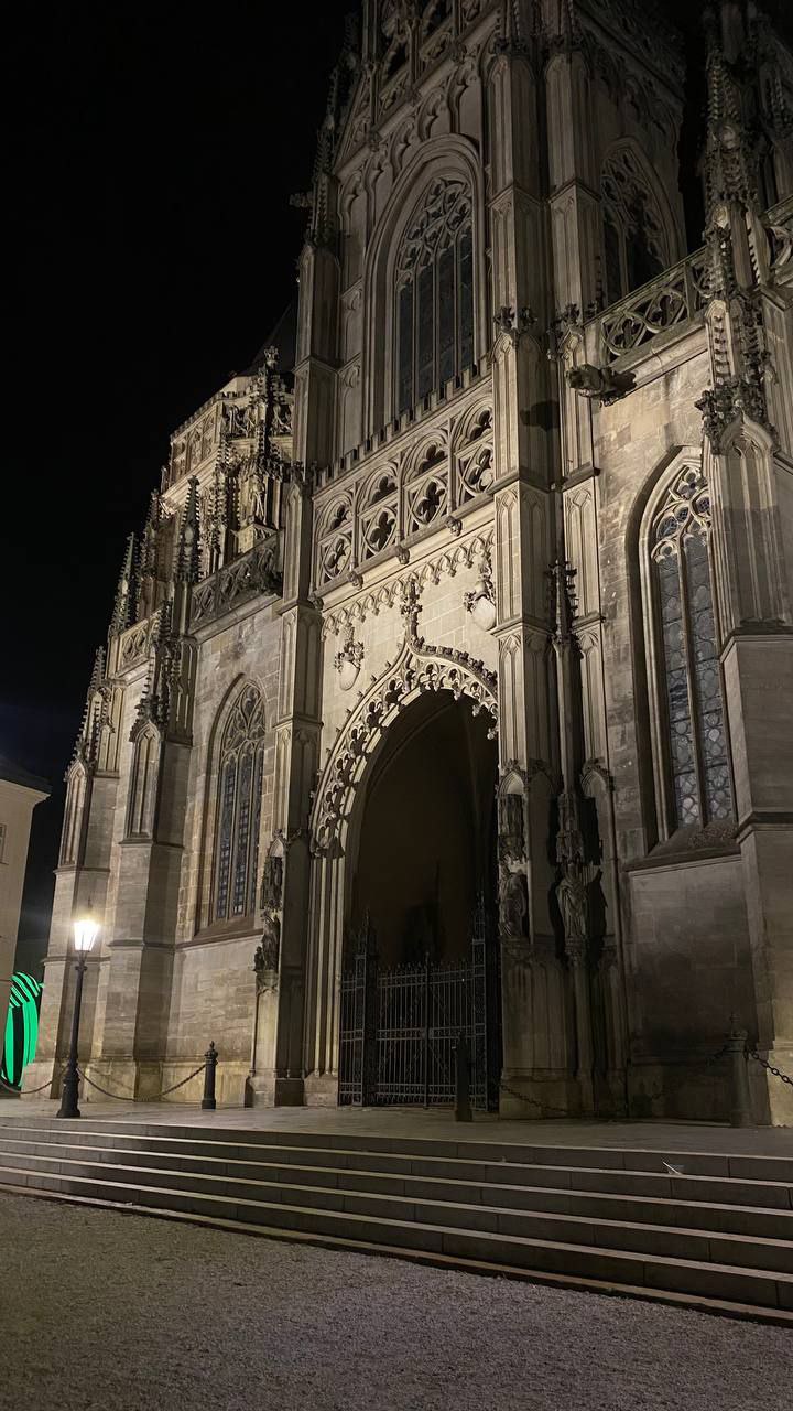 Шкільні будні у Канаді та студентські пригоди у Словаччині